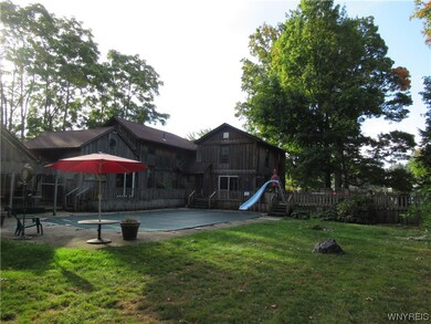 Fully Fenced Pool w/Huge Deck & Fire pit!
