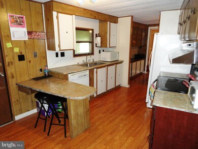 323 Kevins Ct, Lothian, MD 20711 - photo 4