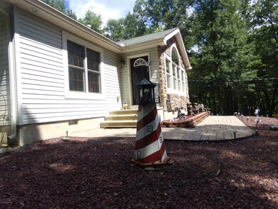 223 Robin Ct, Bushkill, PA 18324 - photo 3