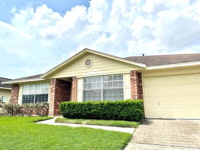 10930 Fern Terrace Dr, Houston, TX 77075 - photo 2