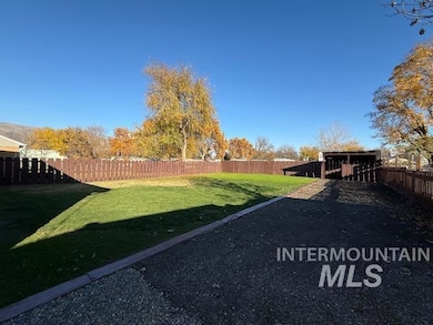 833 13th St, Clarkston, WA 99403 - photo 5