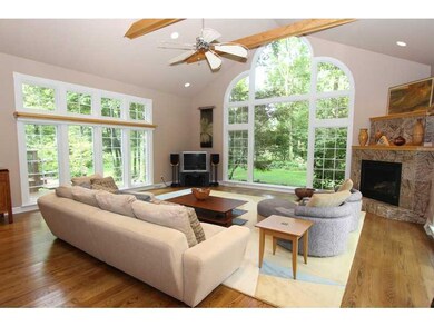 Living Room. LIVINGROOM/GREAT ROOM VAULTED CEILING