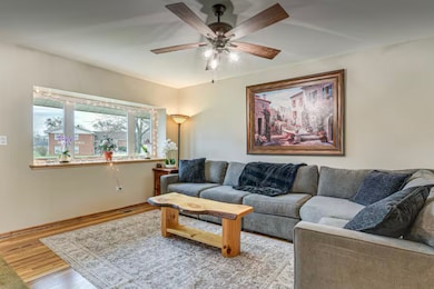 unlisted-address, Hoffman Estates, IL 60169 - photo 5