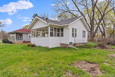 1717 Wolcott St, Flint, MI 48504 - photo 4