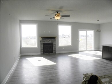 9726 Marnewood Dr, Johnston, IA 50131 - photo 6