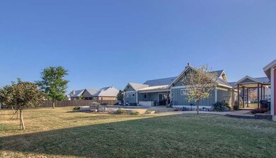 910 Hawthorn Ln, Fredericksburg, TX 78624 - photo 4