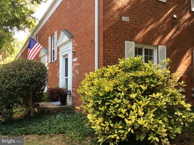 3330 Coryell Ln, Alexandria, VA 22302 - photo 4