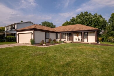 1444 Westglen Dr, Naperville, IL 60565 - photo 2