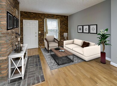 Spacious Living Room w/Hardwood floors