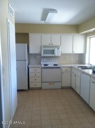 13806 N Newcastle Dr unit 123, Sun City, AZ 85351 - photo 4