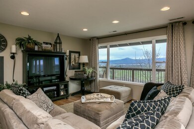 4376 Tami Ln, Central Point, OR 97502 - photo 3