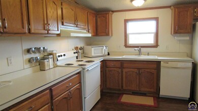 10445 SW 49th St, Topeka, KS 66610 - photo 6