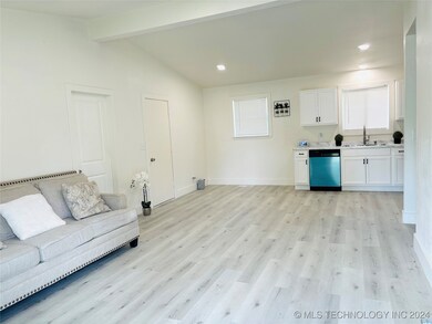 combined living/Dining/Kitchen