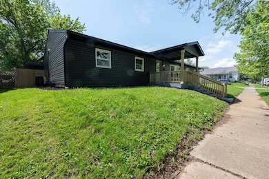 807 E Paint St - 03