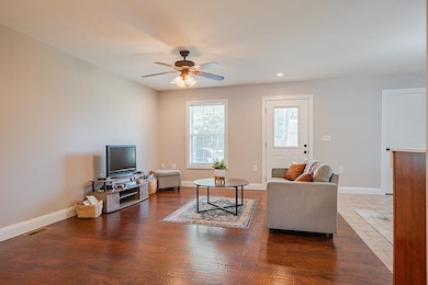 262 Randell Dr, Madisonville, KY 42431 - photo 4