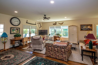 106 Pemigewasset Dr, Conway, NH 03818 - photo 2