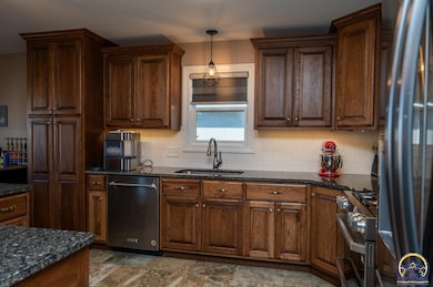 3334 SW 43rd St, Topeka, KS 66610 - photo 6