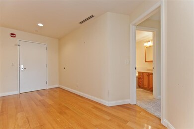 111 Cottage Grove Ave SE unit 201, Cedar Rapids, IA 52403 - photo 2