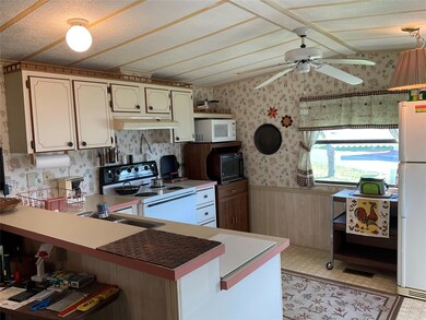 Kitchen with breakfast bar