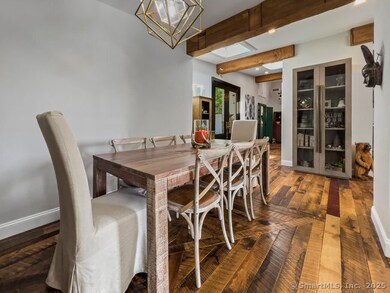 Open Floorplan - easy access to kitchen and living room