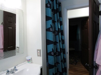 104 Marshall Ave, White River Junction, VT 05001 - photo 4