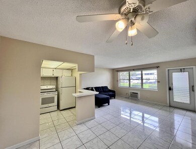 403 Chatham T, West Palm Beach, FL 33417 - photo 3