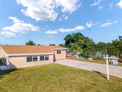 7833 Normandy St, Miramar, FL 33023 - photo 4