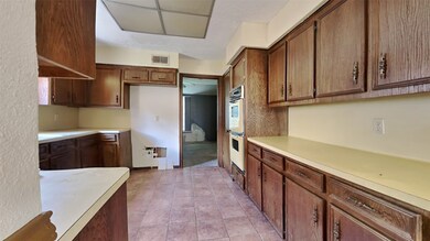 5715 Arncliffe Dr, Houston, TX 77088 - photo 5