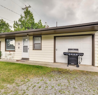 199 Gasoline Aly, Houghton Lake, MI 48629 - photo 2