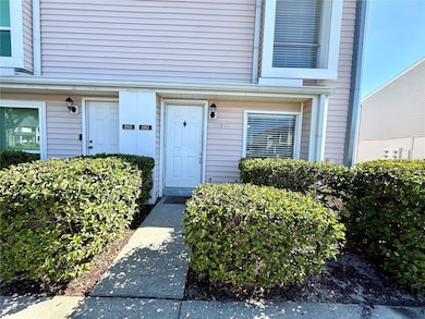 11913 Cypress Hill Cir unit 75, Tampa, FL 33626 - photo 2