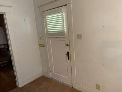 1012 W Adoue St, Alvin, TX 77511 - photo 4