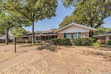 708 W Cheryl Ave, Hurst, TX 76053 - photo 2