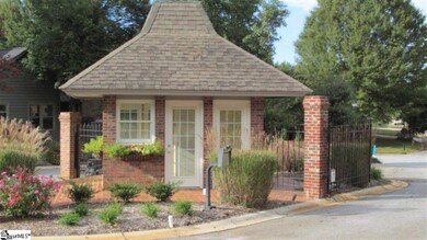 205 Hunters Ct, Greenville, SC 29617 - photo 3