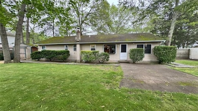 381 Grace St 11714 - photo 6