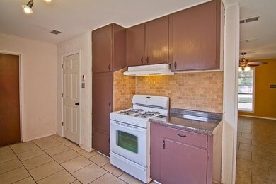 8306 Cambridge Rd, Tyler, TX 75703 - photo 7