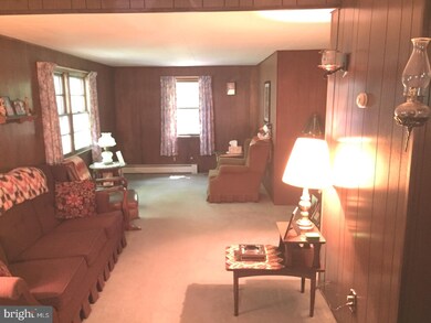 6928 Corning Rd, Zionsville, PA 18092 - photo 5