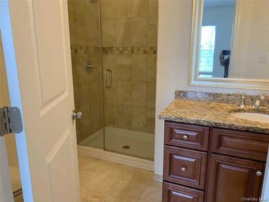 23 Nicole Ct, Copiague, NY 11726 - photo 4