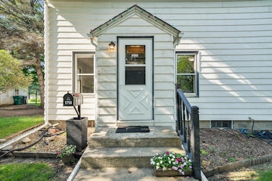 1715 10th St E, Glencoe, MN 55336 - photo 3