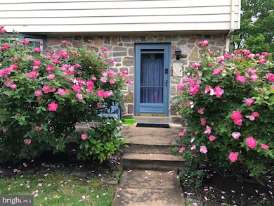 864 Delmont Dr, Wynnewood, PA 19096 - photo 3