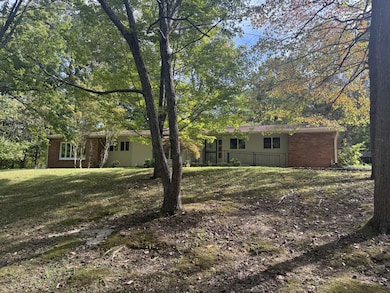 302 Crestview Dr, Dickson, TN 37055 - photo 2