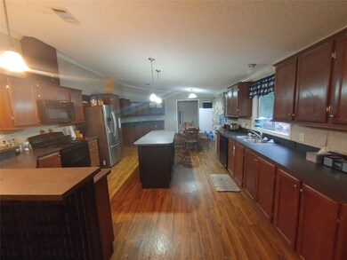 4201 S Meadows Dr, Alvin, TX 77511 - photo 6