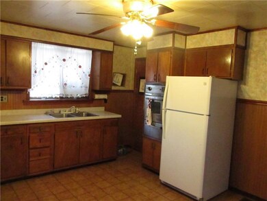 Refrigerator is included. Double oven does not wor