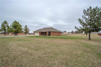 Nice neighborhood with lots of elbow room between 