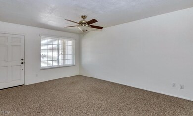 3959 W Corrine Dr-large-003-2-Living Roo