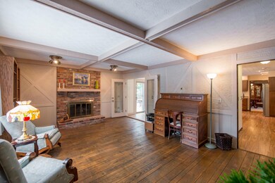 DEN/SECOND FAMILY ROOM