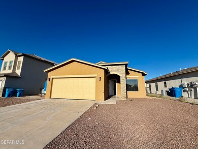11145 Eleanor Coldwell Ln, Socorro, TX 79927 - photo 4
