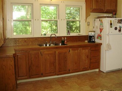 1071 Grandview Ave, Grants Pass, OR 97527 - photo 5