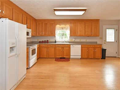 114 Polly Dr, Statesville, NC 28625 - photo 6