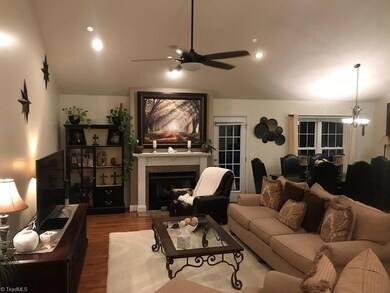 392 Shingle Gap Rd, Purlear, NC 28665 - photo 7