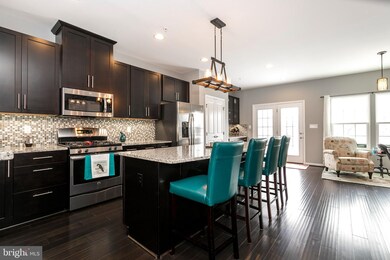 1813 Honeysuckle Ct, Downingtown, PA 19335 - photo 2